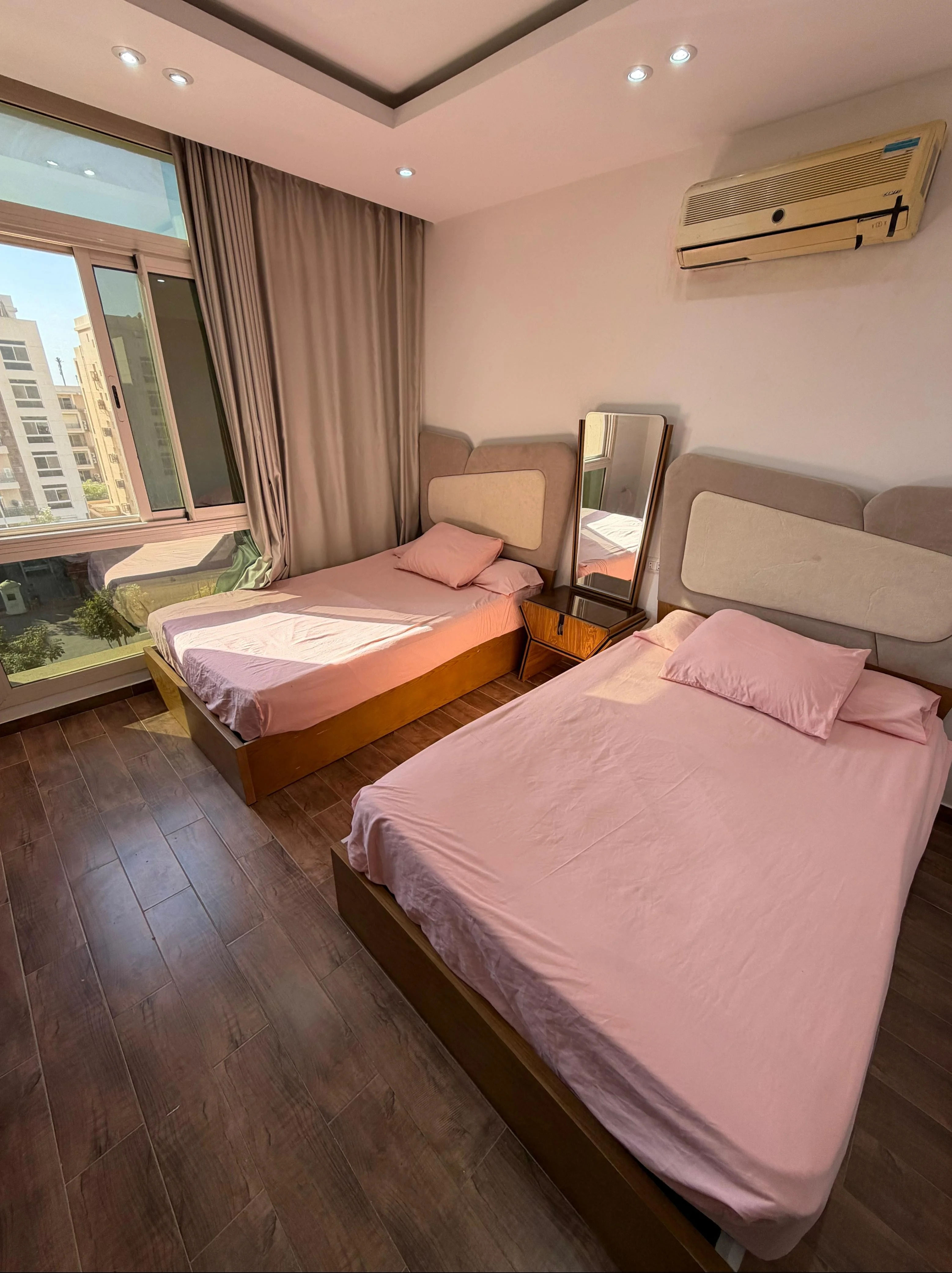 شقة مفروشة بالكامل مكونة من 3 غرف نوم للبيع في تاج سيتي - 144 متر