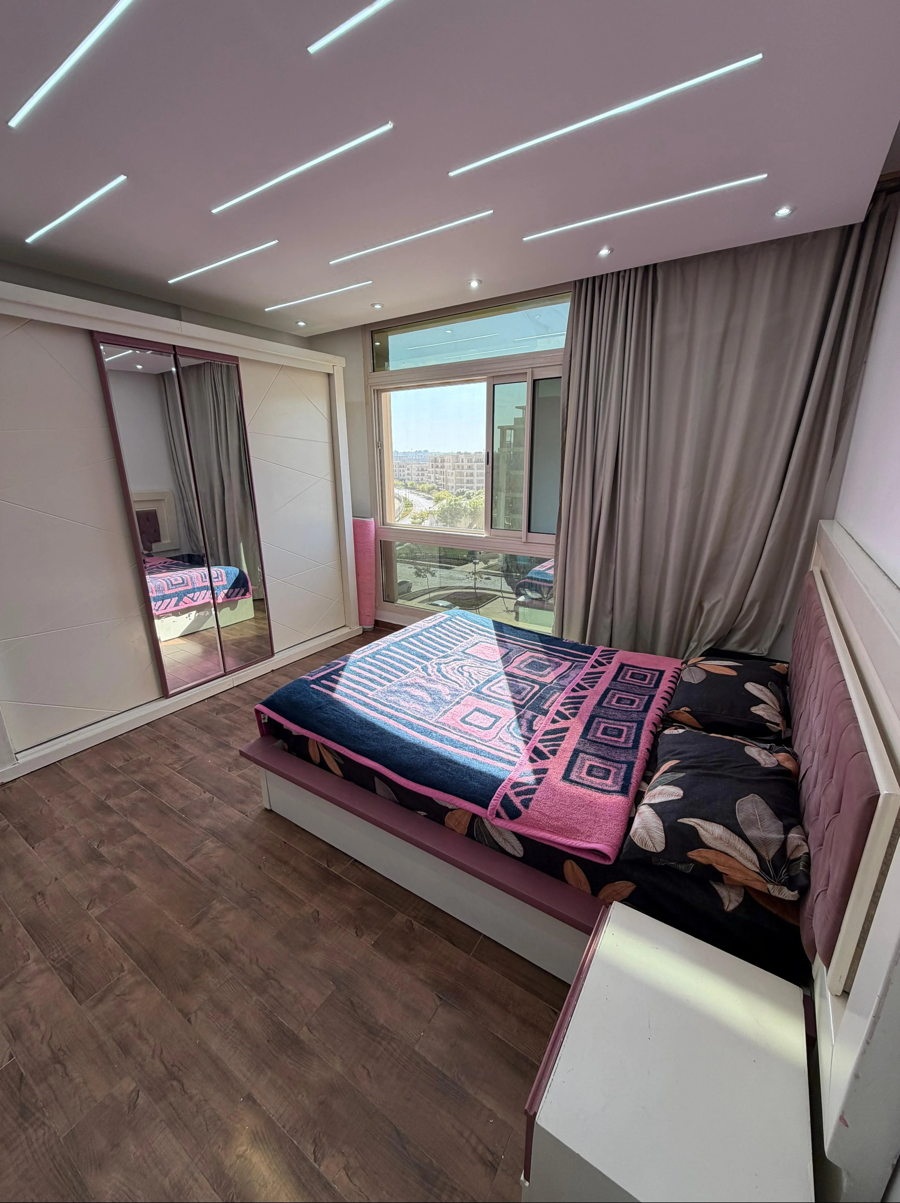 شقة مفروشة بالكامل مكونة من 3 غرف نوم للبيع في تاج سيتي - 144 متر