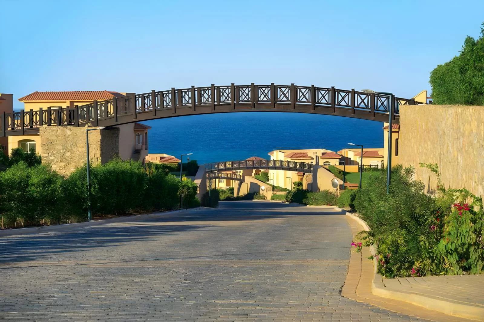 Stunning 2-Bedroom Chalet for Sale in Telal Sokhna by Roya Developments