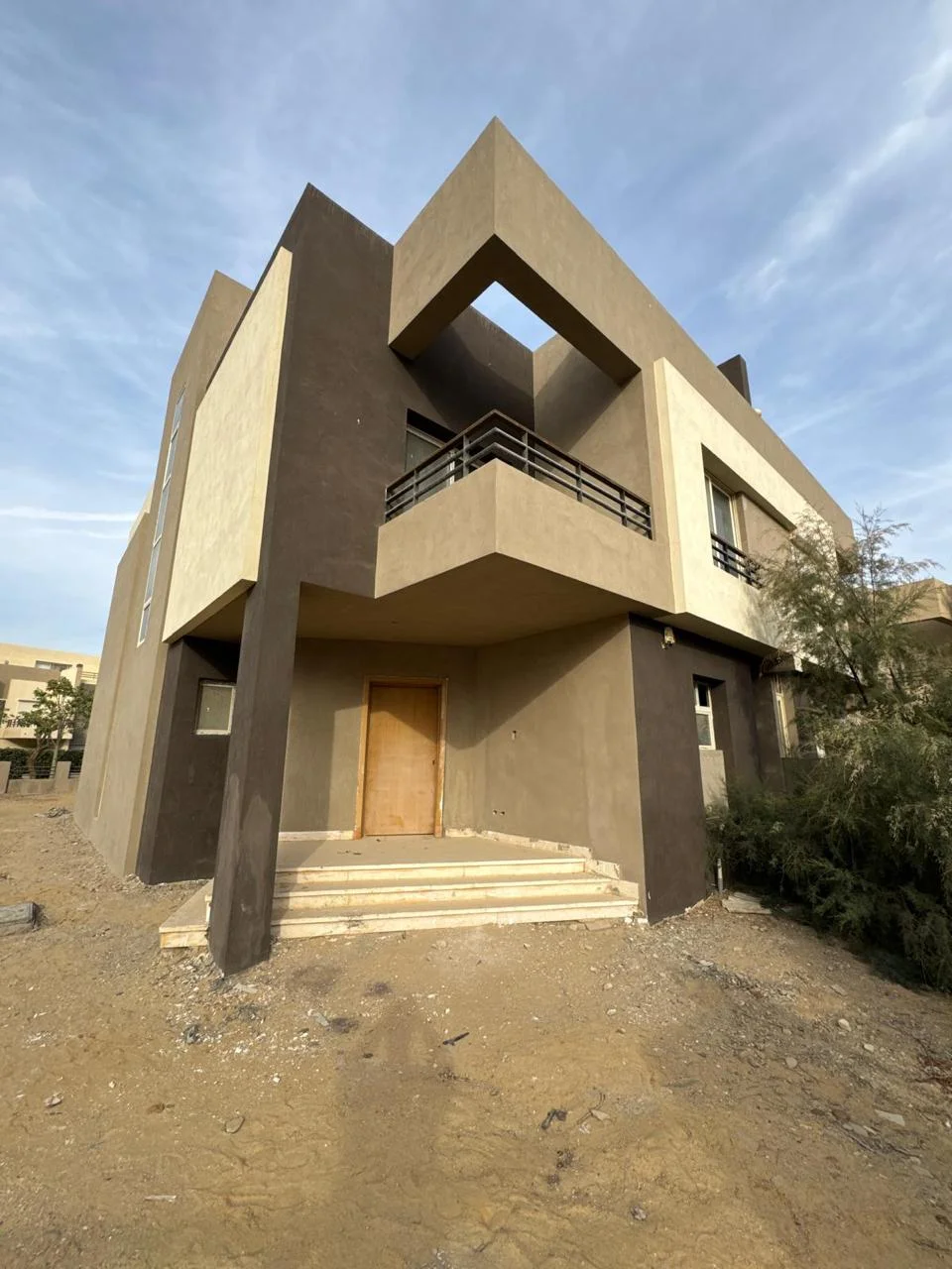 Stunning Twinhouse for Sale in The Square