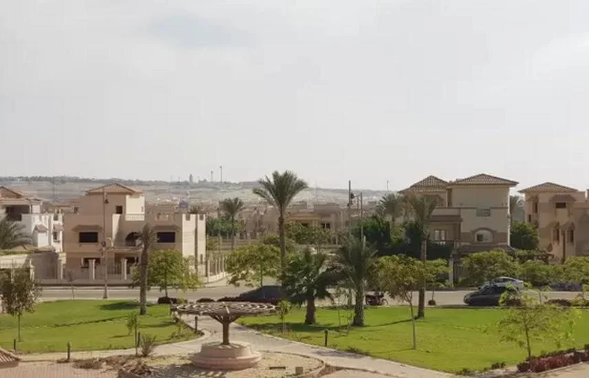 فيلا رائعة للبيع في كمبوند رويال سيتي