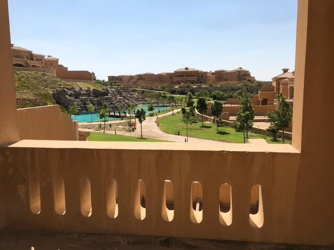 Elegant Twinhouse for Sale in Royal Meadows