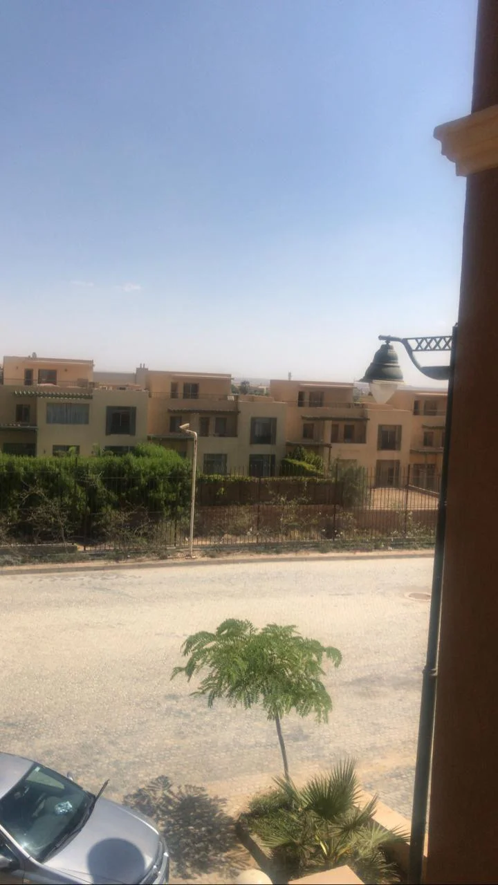 فلل رائعة للبيع في كمبوند رويال ميدوز الشيخ زايد 3 غرف نوم من شركة أركو