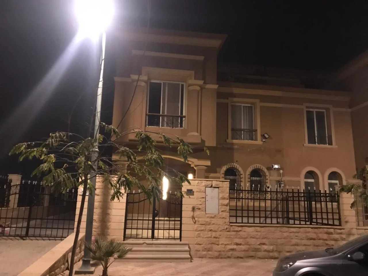 فلل رائعة للبيع في كمبوند رويال ميدوز الشيخ زايد 3 غرف نوم من شركة أركو
