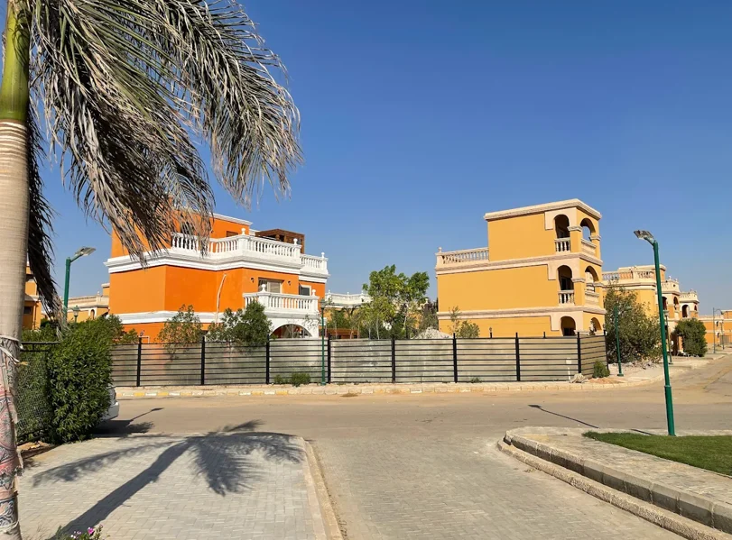 فيلا رائعة للبيع في كمبوند ستيلا مصر الجديدة الشروق من شركة رمكو