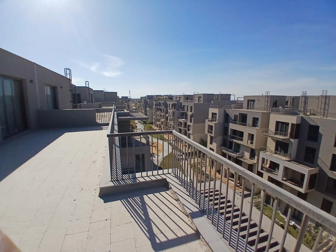 بنتهاوس فاخر للبيع في سوديك إيست