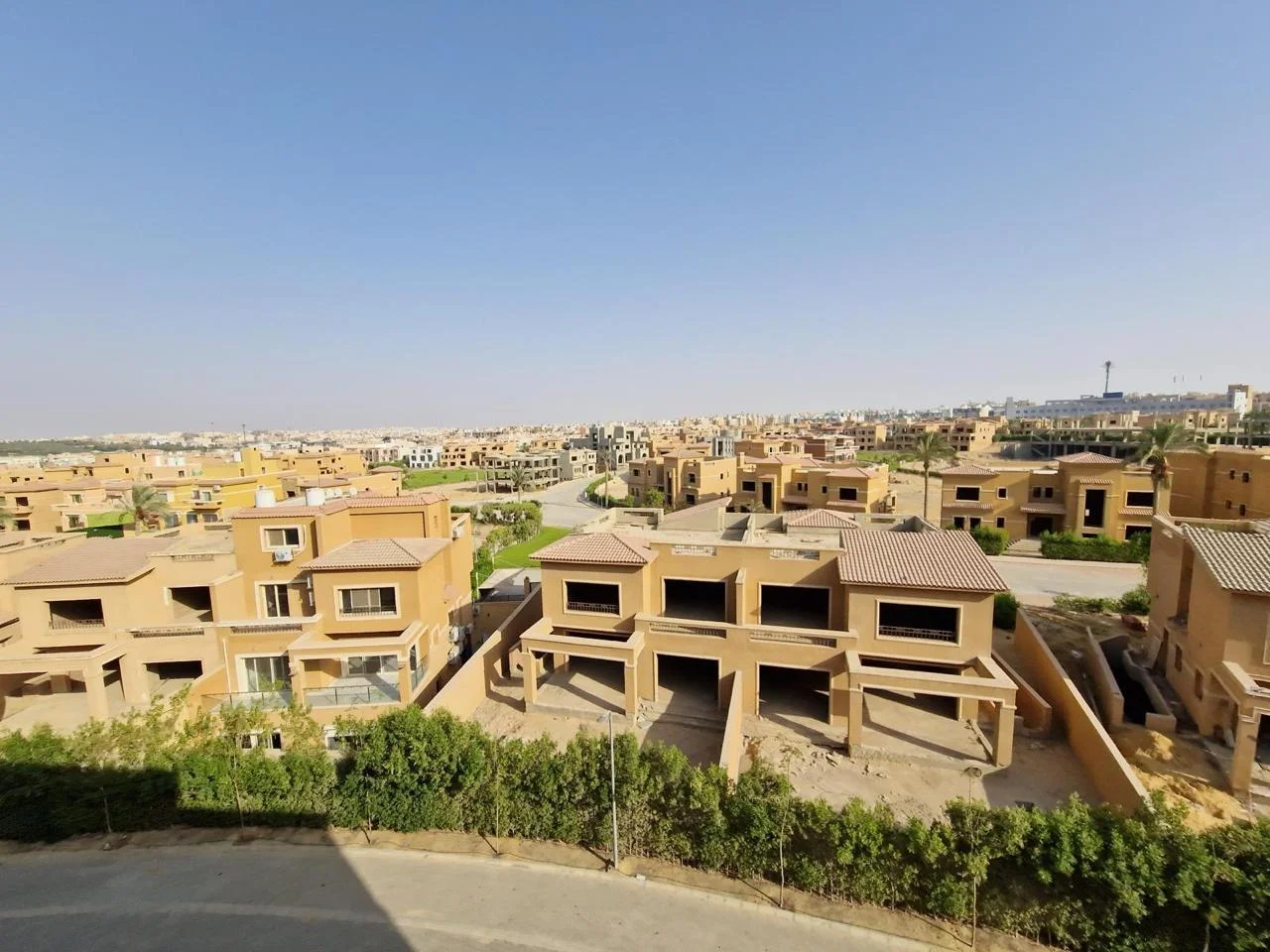 شقة مذهلة للبيع في قطامية جاردنز