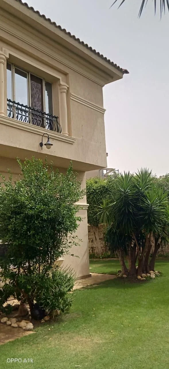 فيلا فاخرة للبيع في كمبوند قطامية هيلز