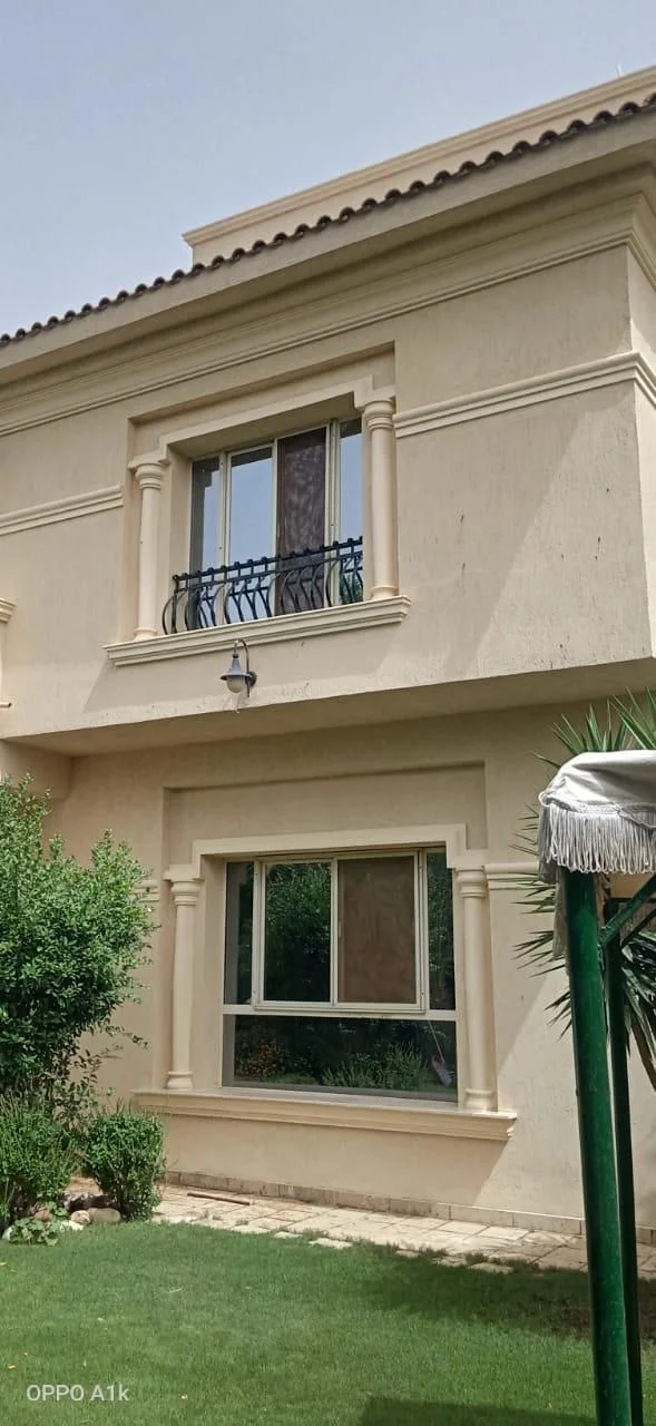 فيلا فاخرة للبيع في كمبوند قطامية هيلز