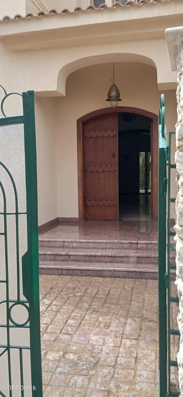 فيلا فاخرة للبيع في كمبوند قطامية هيلز