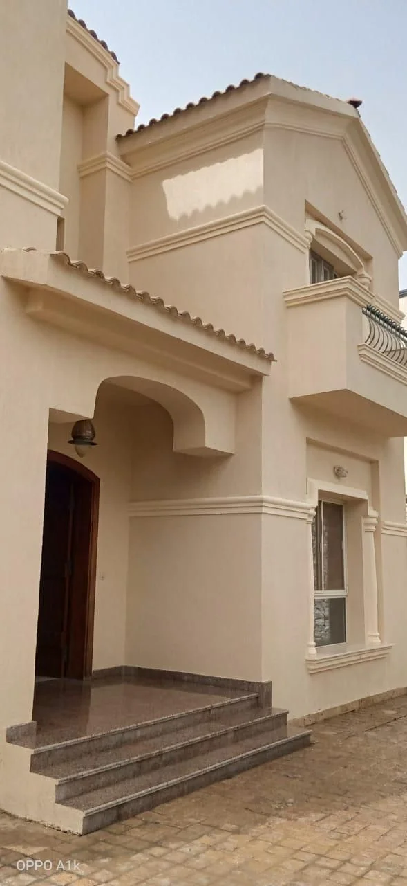 فيلا فاخرة للبيع في كمبوند قطامية هيلز