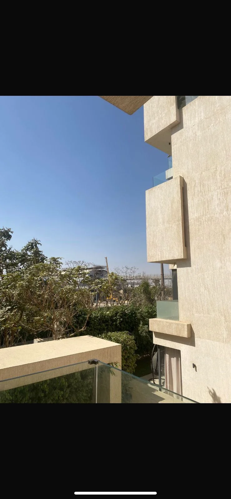 شقة فاخرة للبيع في كمبوند ليك فيو ريزيدنس