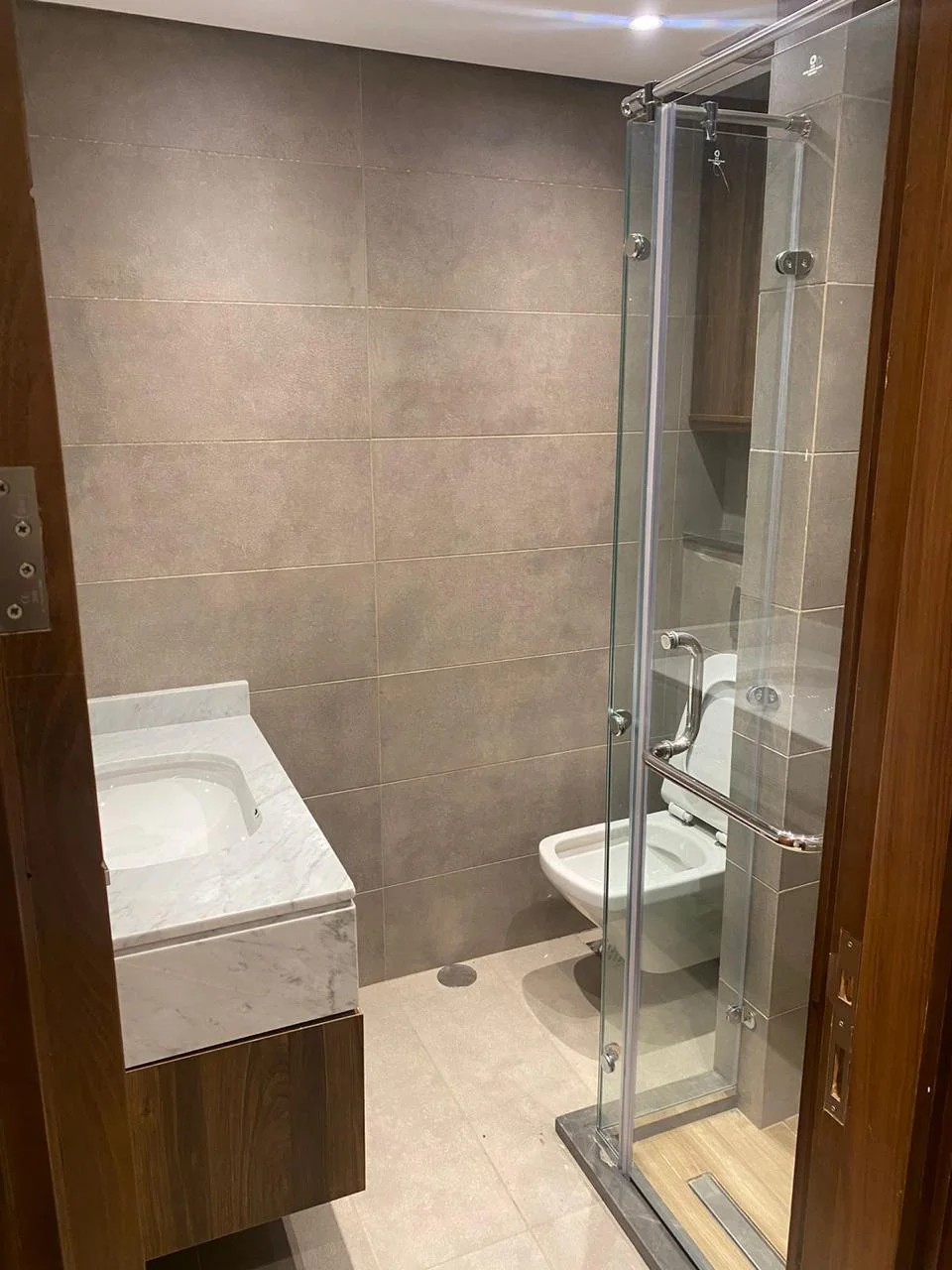 Elegant 3-Bedroom Penthouse for Sale in Lake View Residence, Golden Square by Lake View Development