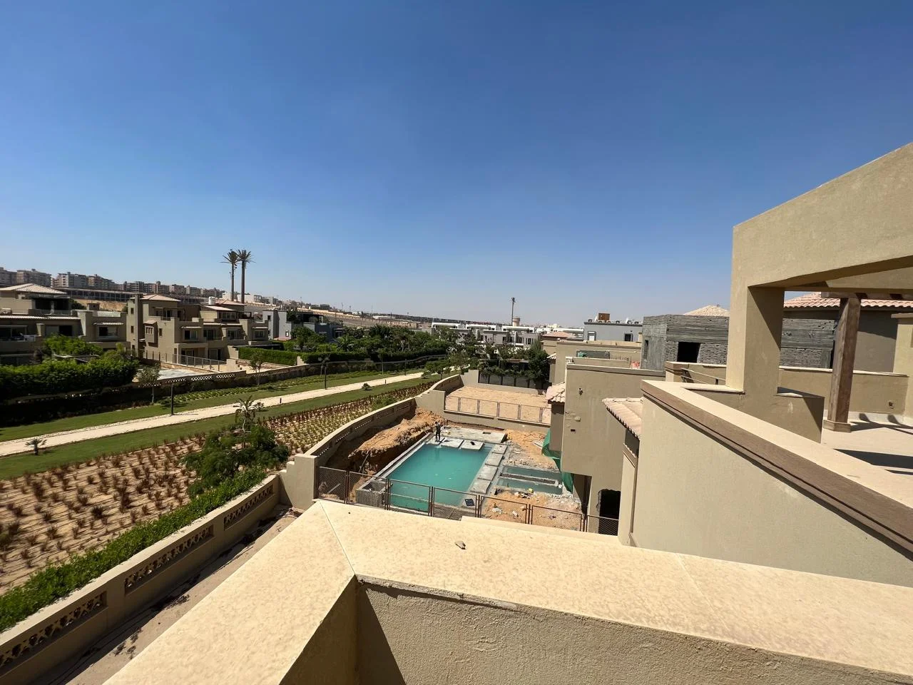فيلا للبيع في كمبوند بالم هيلز قطامية (PK1) — 5 غرف | 585 م² مبانى | 690 م² أرض