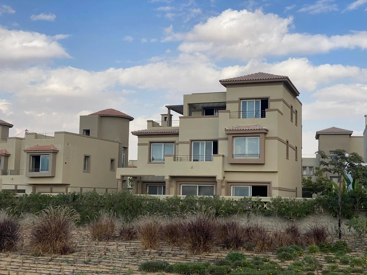 فيلا للبيع في كمبوند بالم هيلز قطامية (PK1) — 5 غرف | 585 م² مبانى | 690 م² أرض